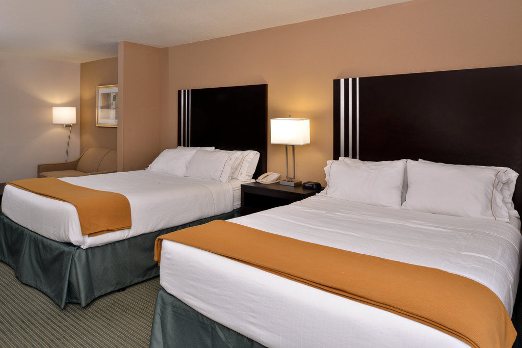 Holiday Inn Express Hotel & Suites Milwaukee-New Berlin By Ihg Exterior foto