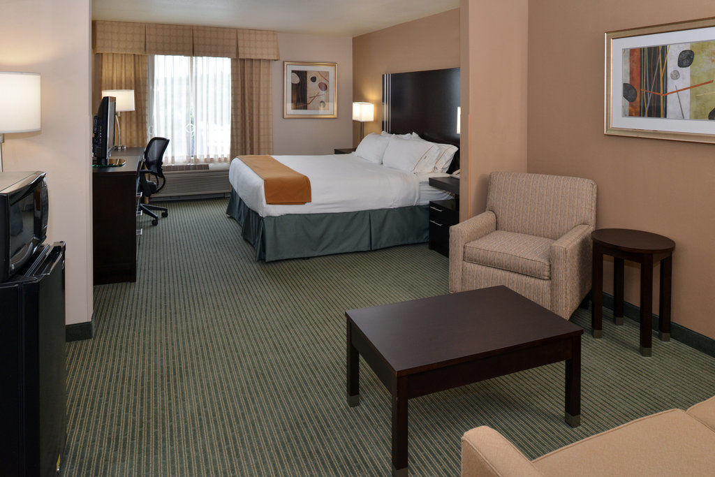 Holiday Inn Express Hotel & Suites Milwaukee-New Berlin By Ihg Exterior foto